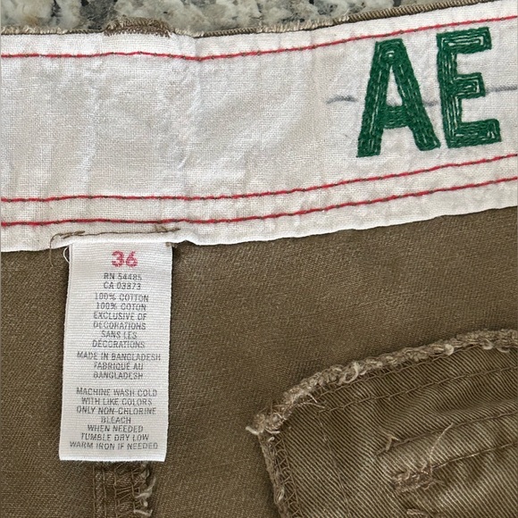 American Eagle Outfitters Khaki Tan Distressed Heavy Duty Cargo Shorts Size 36 - Picture 7 of 9